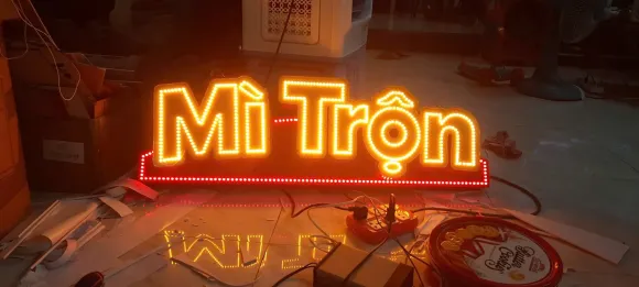 Làm Bảng Hiệu Đèn LED Giá Rẻ Tại TPHCM – Quảng Cáo Nguyễn Hùng